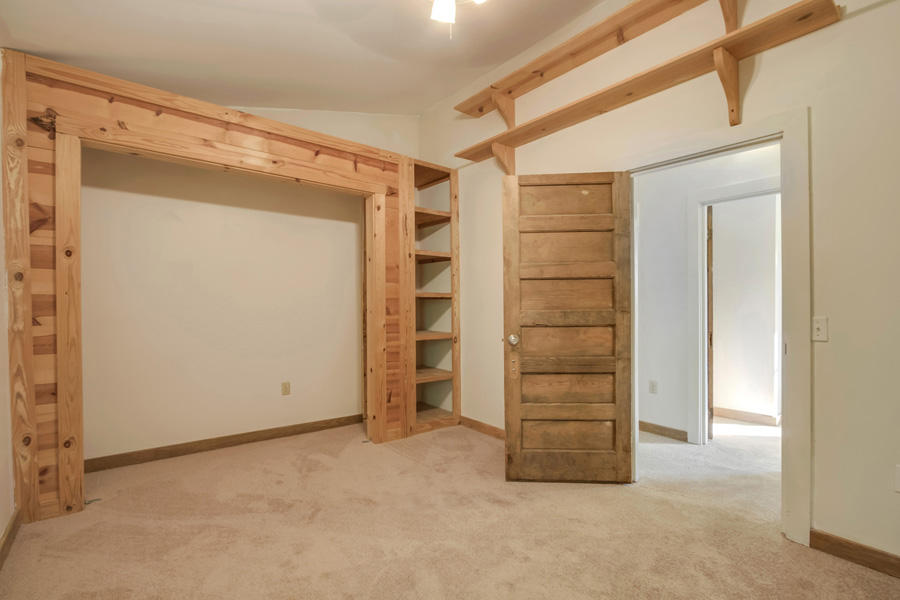 17653 Stockton Valley Road Philadelphia, TN 37846 - Photo 35 of 39 35_StocktonValleyRoad_17653_Bedroom3