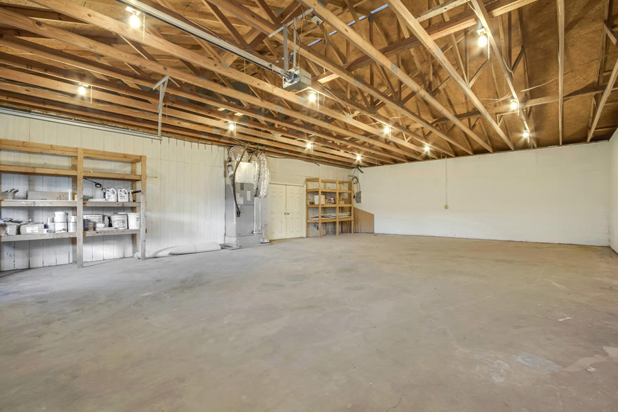 17653 Stockton Valley Road Philadelphia, TN 37846 - Photo 38 of 39 38_StocktonValleyRoad_17653_Garage03