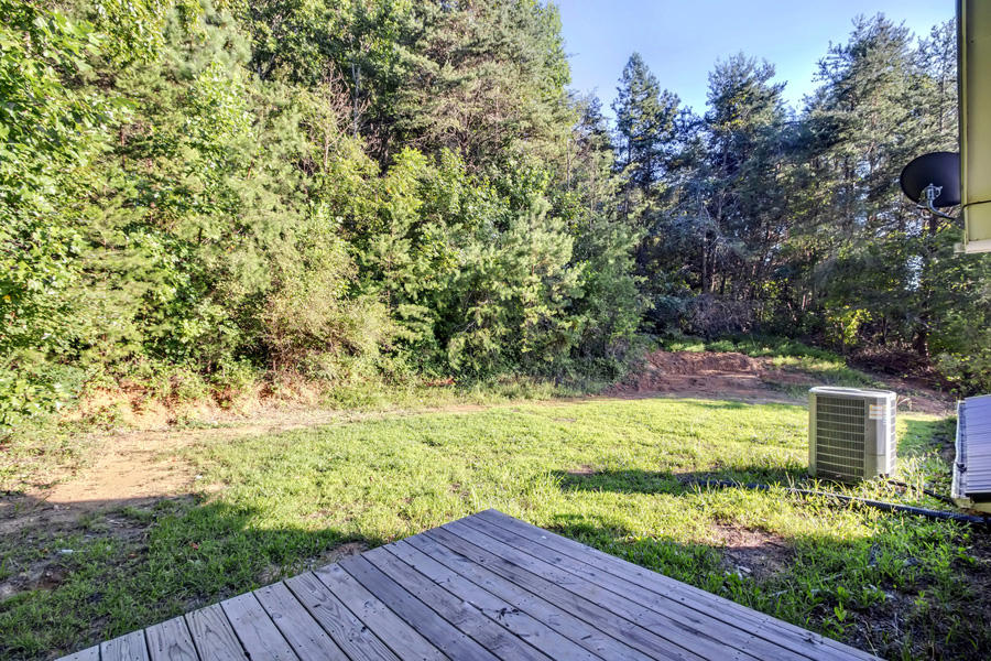 17653 Stockton Valley Road Philadelphia, TN 37846 - Photo 39 of 39 39_StocktonValleyRoad_17653_MasterDeck