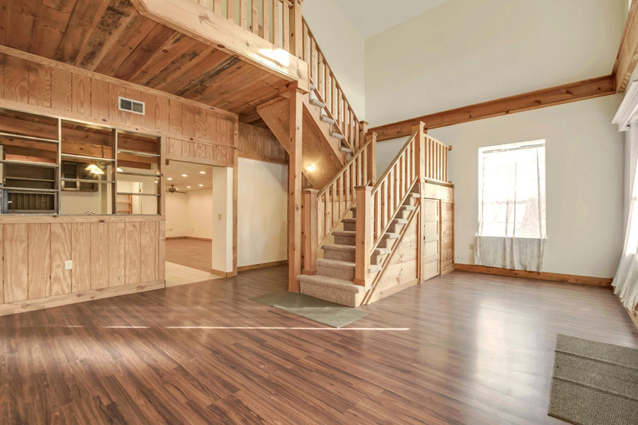 17653 Stockton Valley Road Philadelphia, TN 37846 - Photo 5 of 39 05_StocktonValleyRoad_17653_Living02