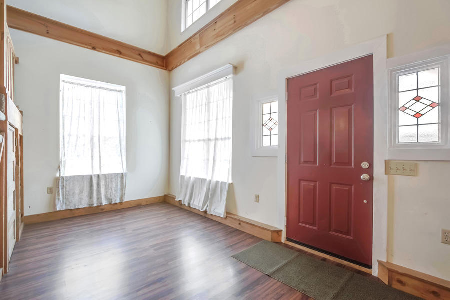 17653 Stockton Valley Road Philadelphia, TN 37846 - Photo 6 of 39 06_StocktonValleyRoad_17653_Living03