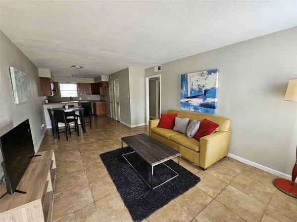 $1,100 | 1500 Oleander, Unit A, La Marque, TX 77568