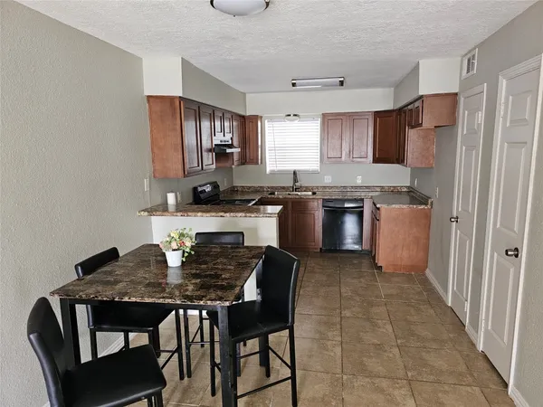 $1,100 | 1500 Oleander, Unit A, La Marque, TX 77568