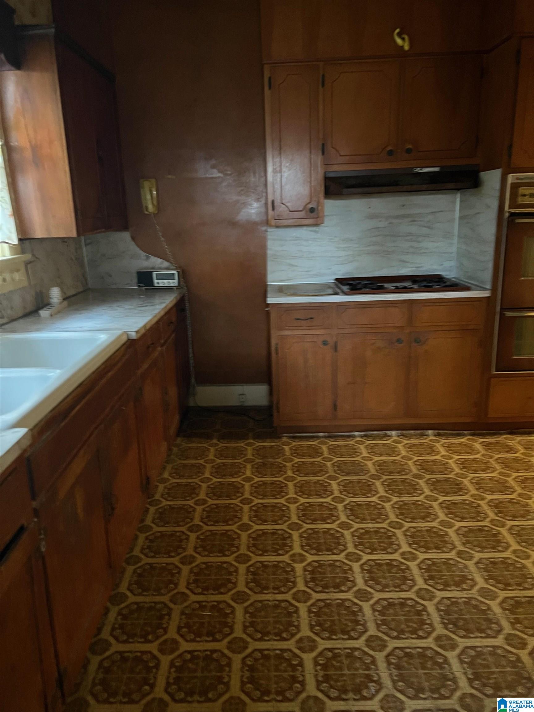 211 9th Court West Birmingham, AL 35204 - Photo 5 of 7