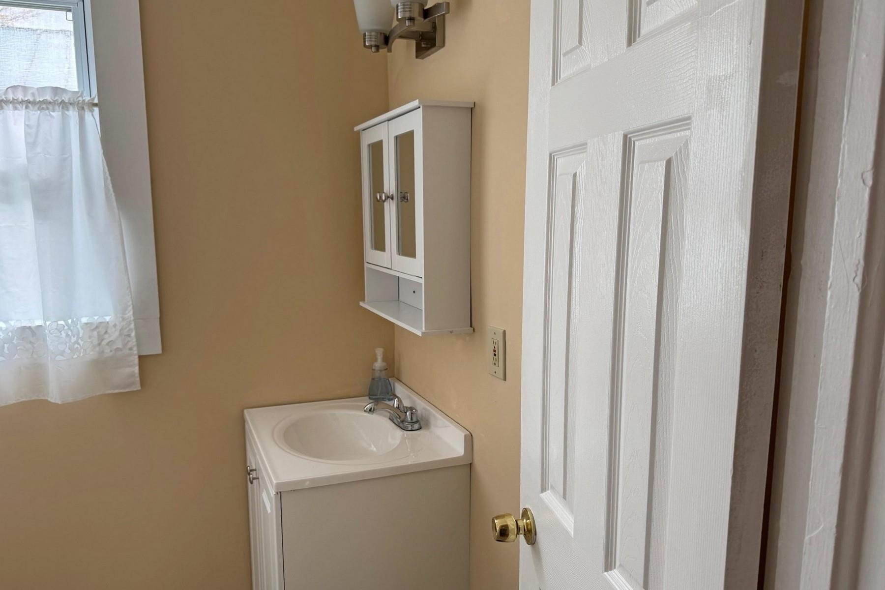 50 Chestnut Avenue Rutland, VT 05701 - Photo 8 of 38