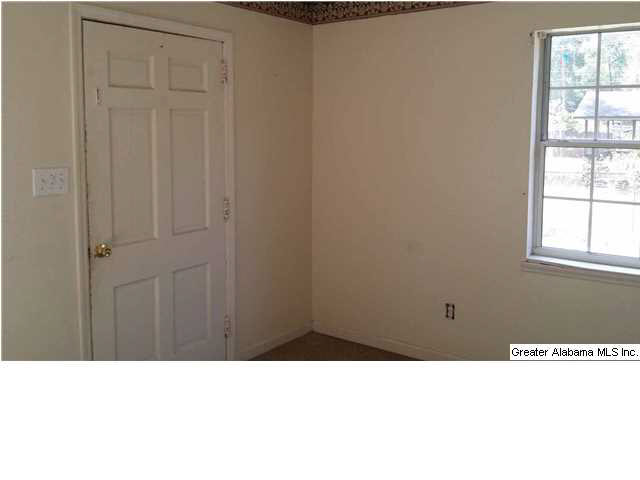 1528 Pineview Road Birmingham, AL 35228 - Photo 3 of 9
