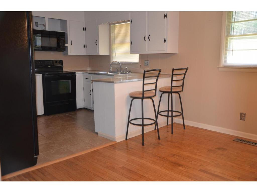 Dining wHW floors