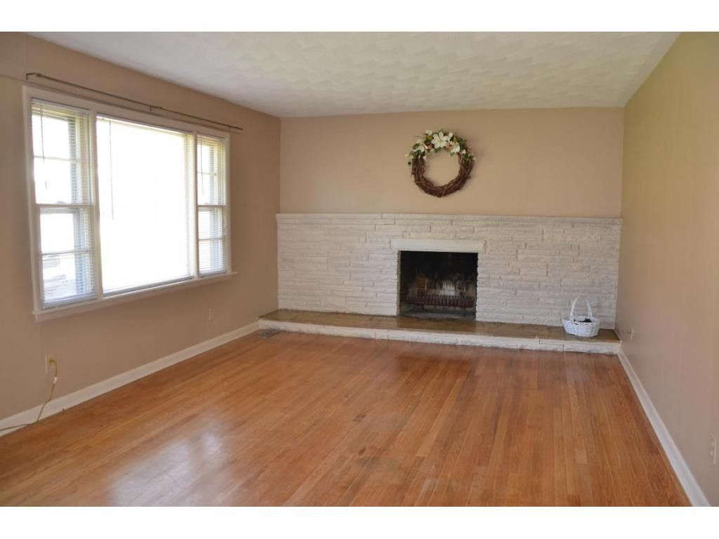 Living room wfireplace