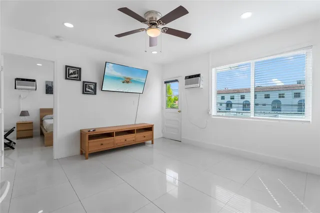 $2,300 | 343 Van Buren Street, Unit 3, Hollywood, FL 33019