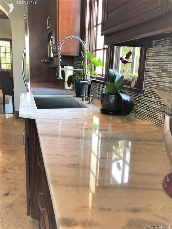 15 Middle Road Stuart, FL 34996 - Photo 9 of 28 a living room with furniture