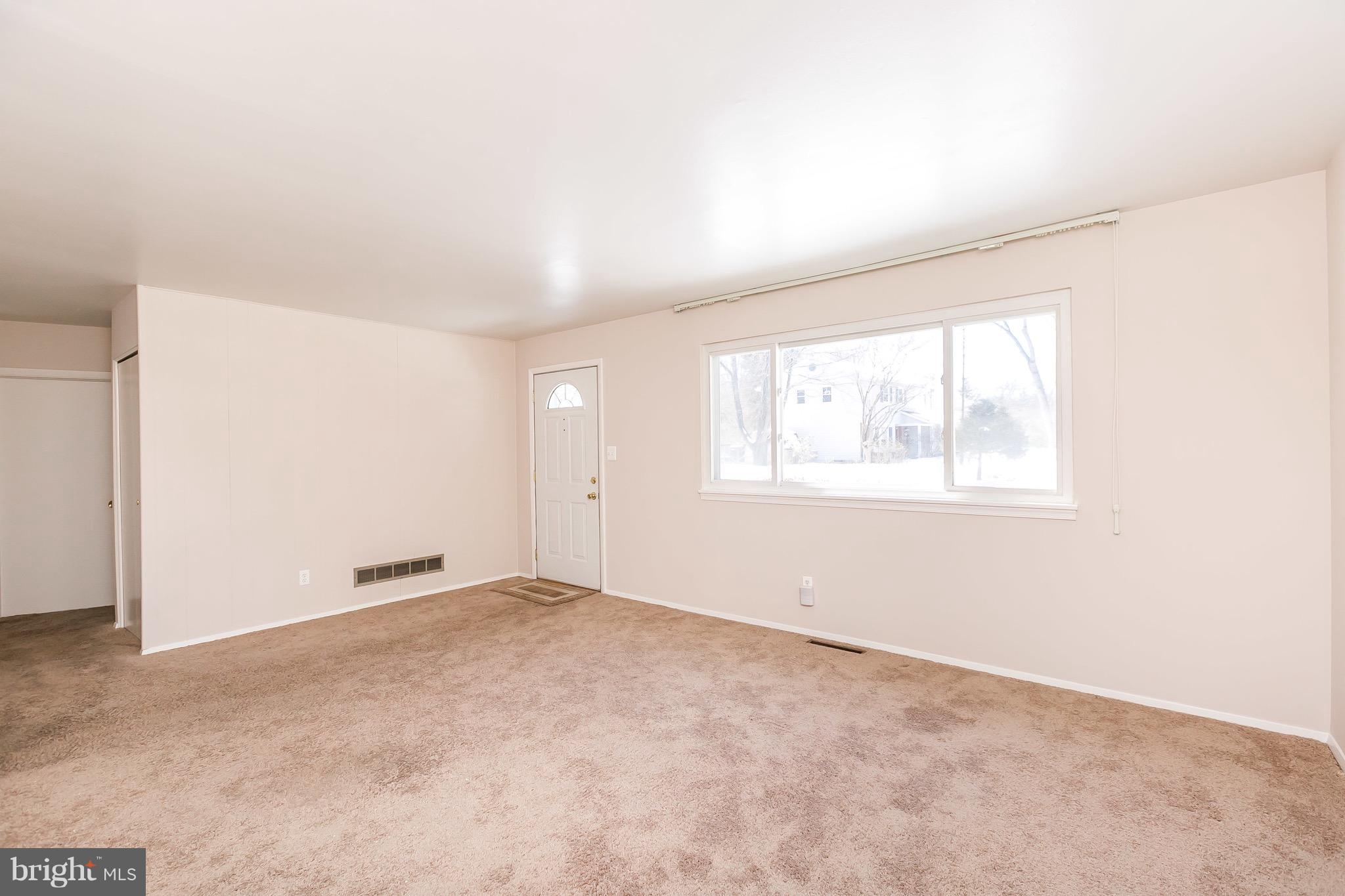 107 Lamport Road Reisterstown, MD 21136 - Photo 5 of 30 Living Room