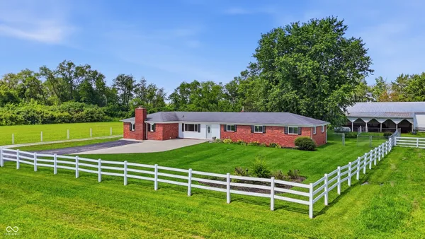 $759,900 | 715 North White Street, Shirley, IN 47384