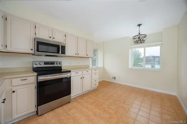 $2,800 | 54 Bennett Common Way, Millbrook, NY 12545