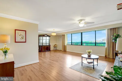 $350,000 | 3713 South George Mason Drive, Unit 904W, Falls Church, VA 22041