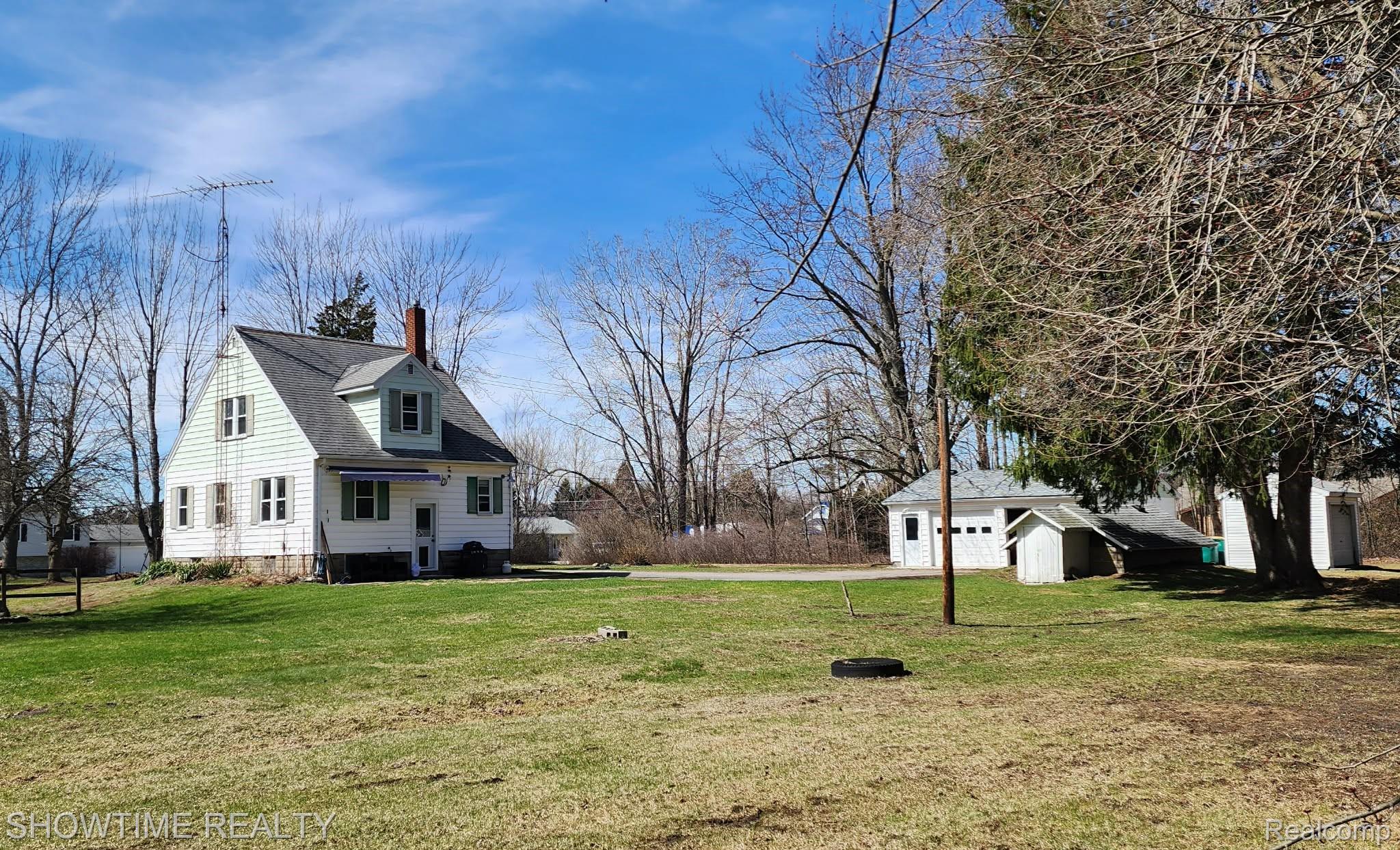 2970 Range Road Port Huron, MI 48060 - Photo 3 of 31 2970 N Range Rd 3.jpg