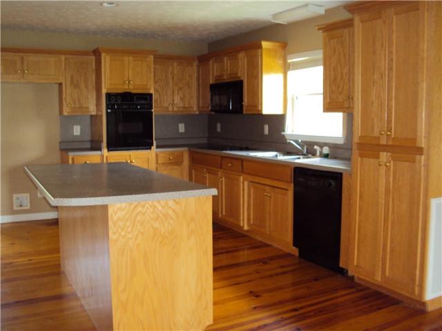 229 High Street Alexandria, TN 37012 - Photo 5 of 10 lots of cabinets