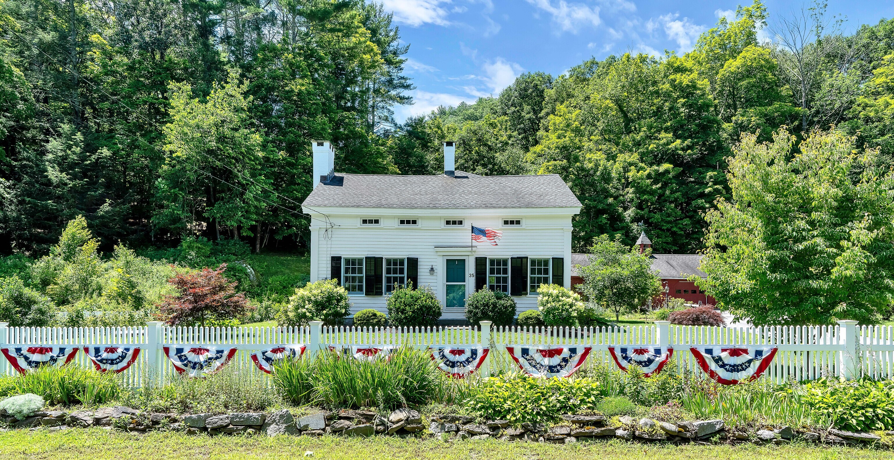 a view of outdoor kitchen