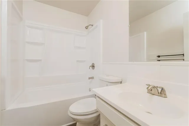 $2,160 | 11 Northeast 90th Terrace, Kansas City, MO 64155