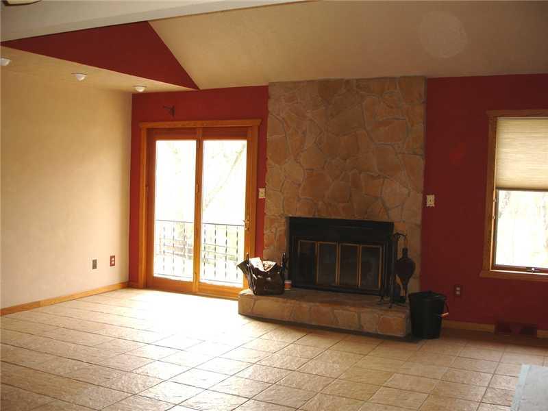 370 North Branch Road Oakdale, PA 15071 - Photo 4 of 15 Living Room.