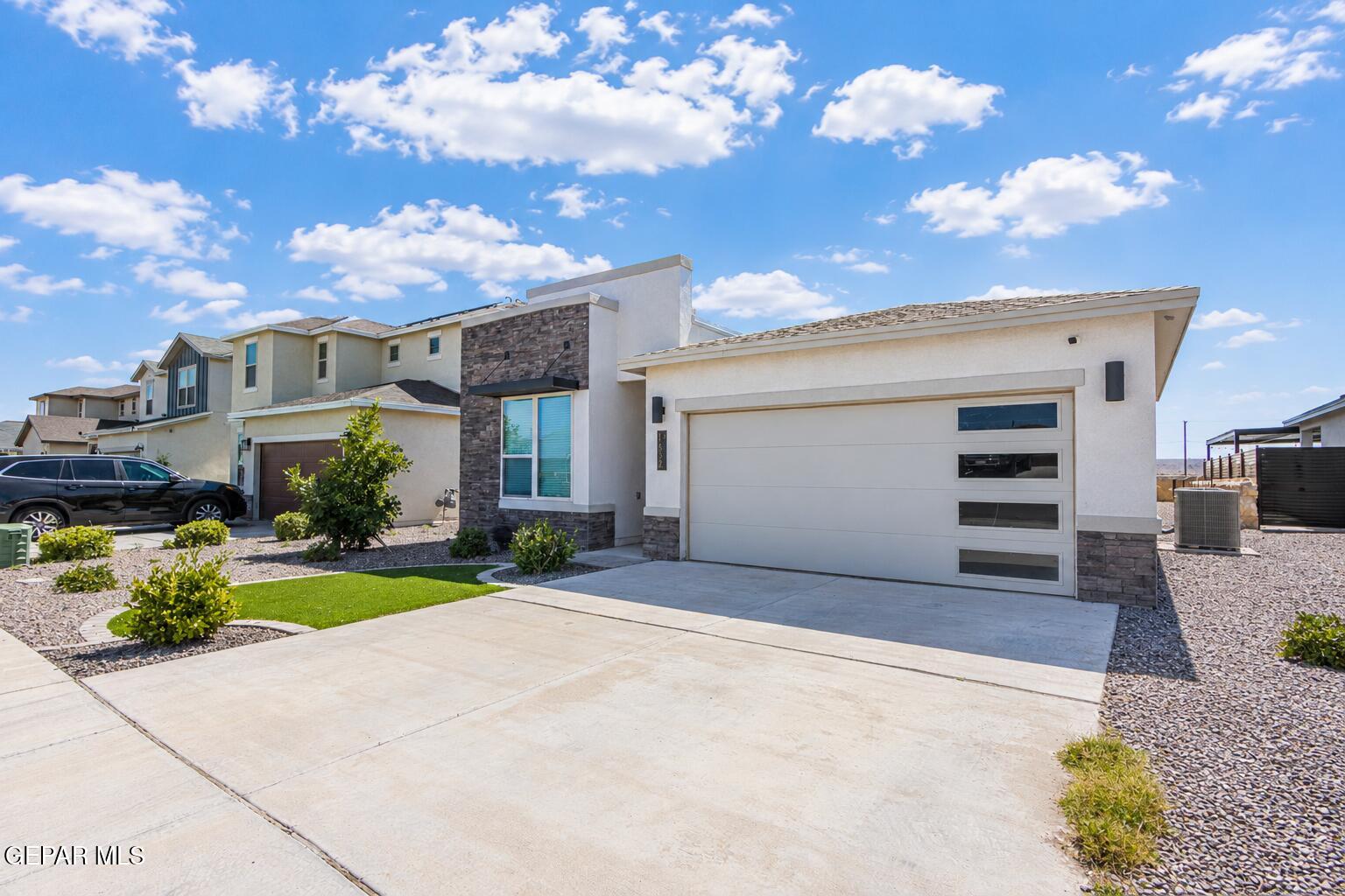 1632 Sam Dominguez El Paso, TX 79928 - Photo 2 of 34 Front right