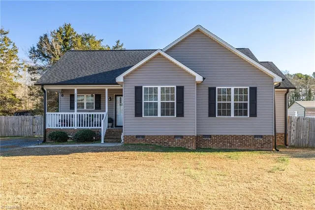 $272,500 | 1112 Heathwood Drive, Randleman, NC 27317