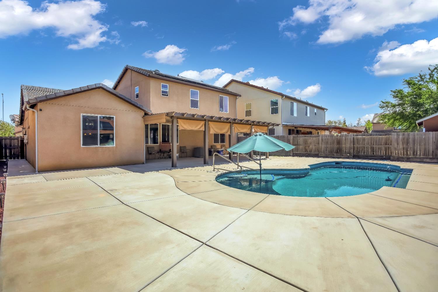 1402 Tevin Way Madera, CA 93637 - Photo 12 of 32 Gallery Image 12