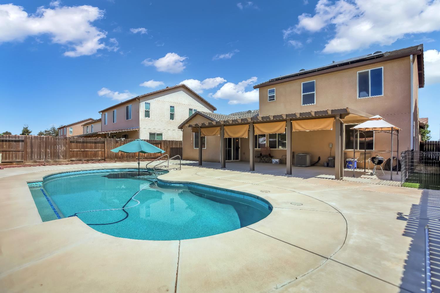 1402 Tevin Way Madera, CA 93637 - Photo 14 of 32 Gallery Image 14