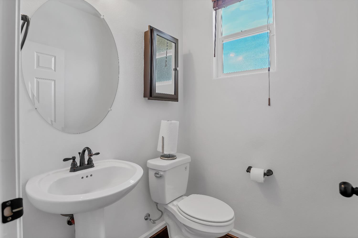 1402 Tevin Way Madera, CA 93637 - Photo 15 of 32 Gallery Image 15