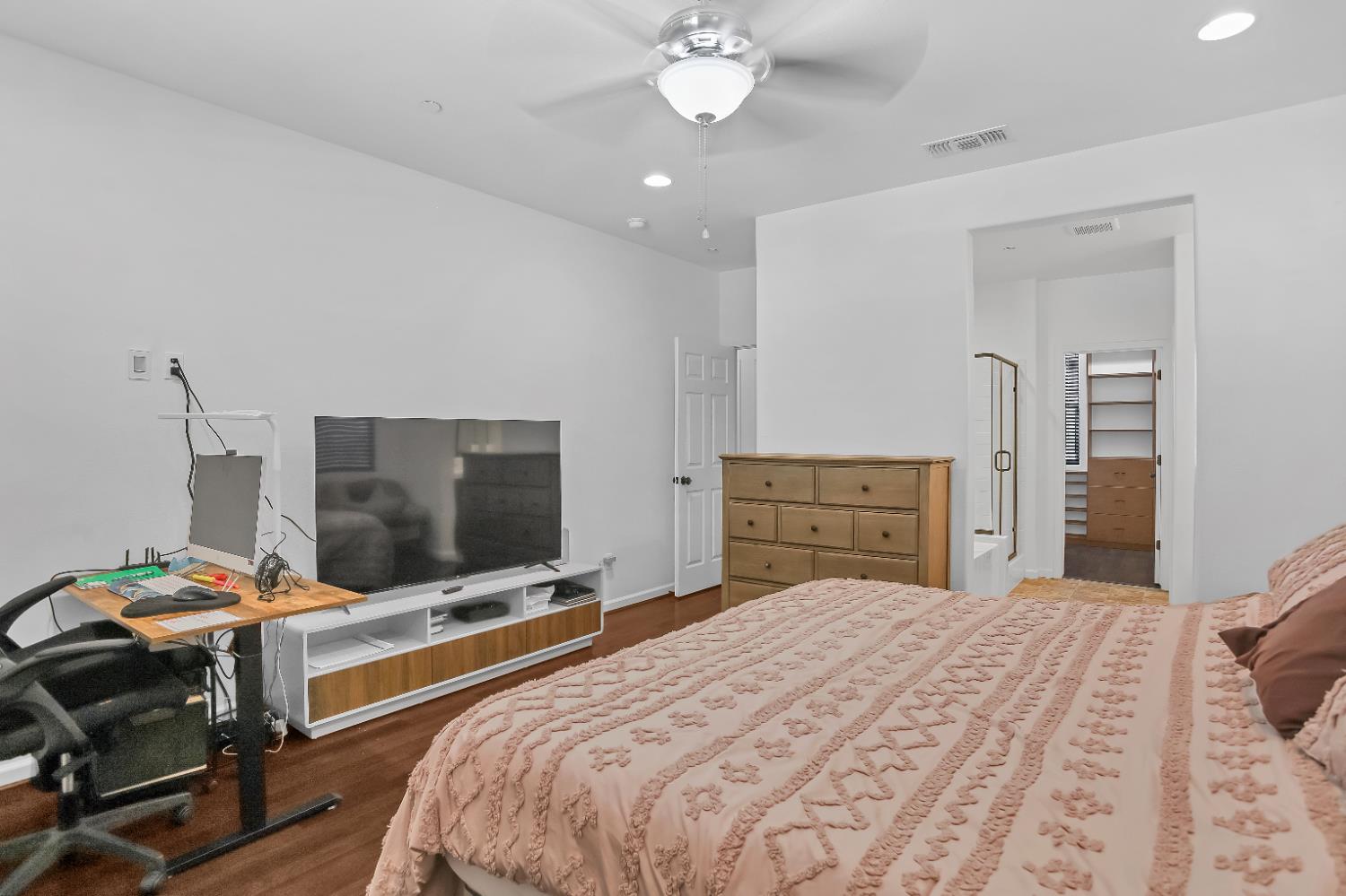 1402 Tevin Way Madera, CA 93637 - Photo 17 of 32 Gallery Image 17