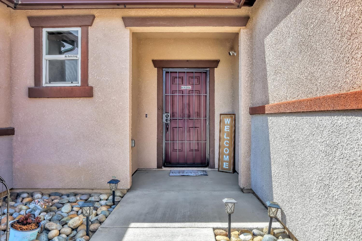 1402 Tevin Way Madera, CA 93637 - Photo 2 of 32 Gallery Image 2