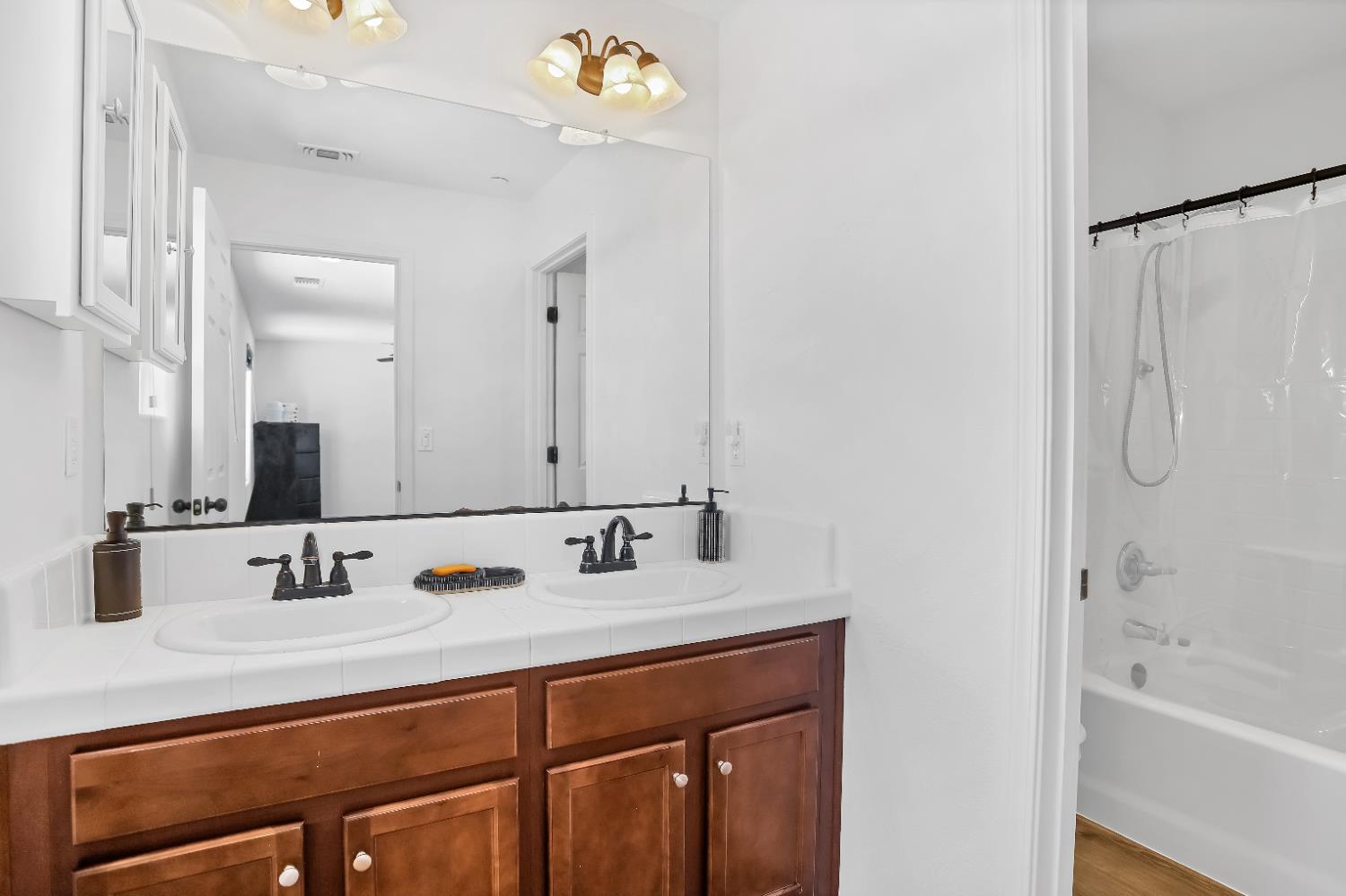 1402 Tevin Way Madera, CA 93637 - Photo 30 of 32 Gallery Image 30