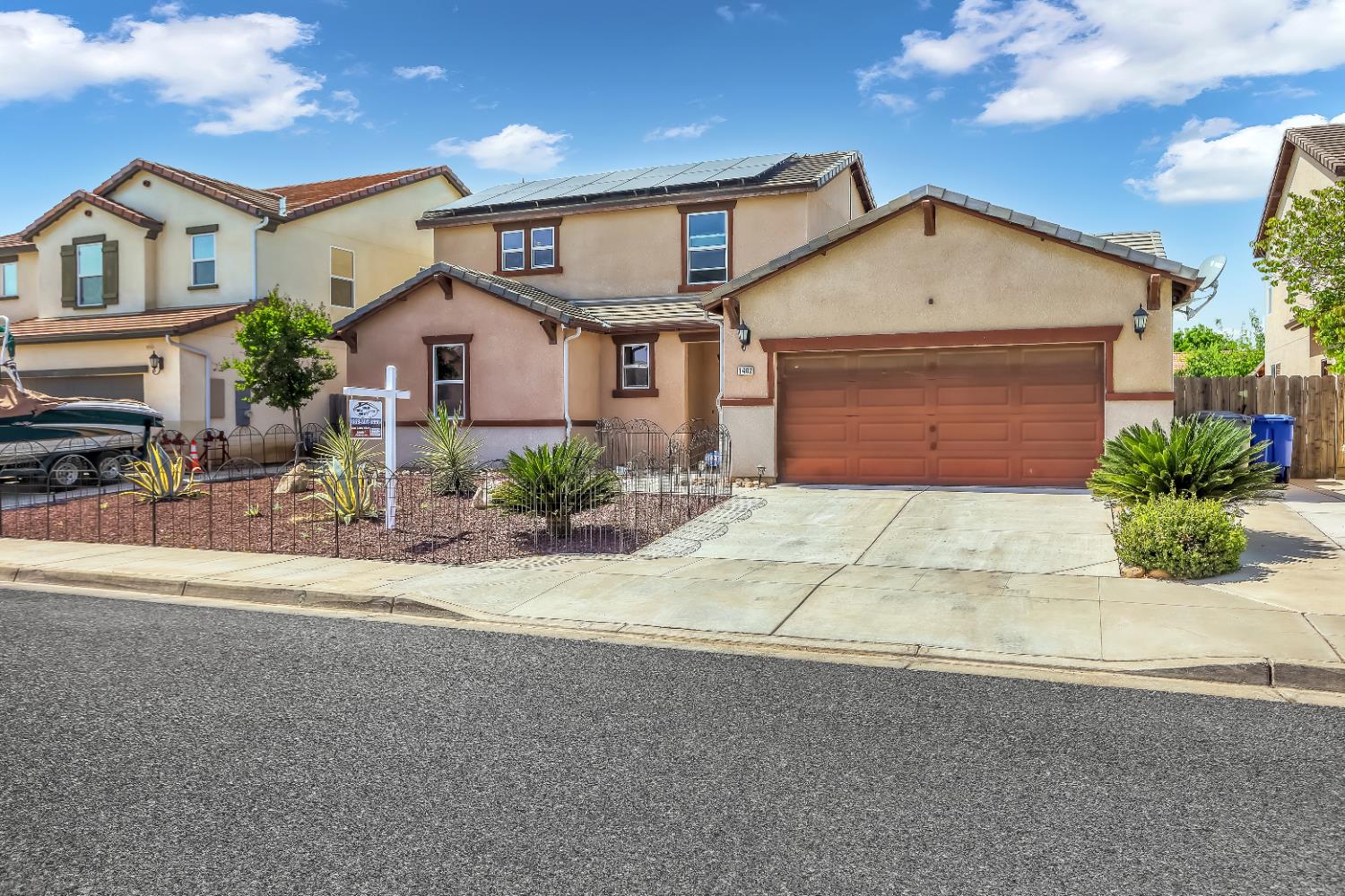 1402 Tevin Way Madera, CA 93637 - Photo 3 of 32 Gallery Image 3
