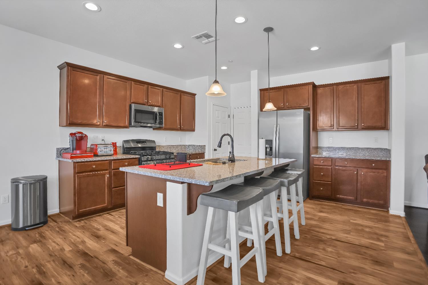1402 Tevin Way Madera, CA 93637 - Photo 4 of 32 Gallery Image 4
