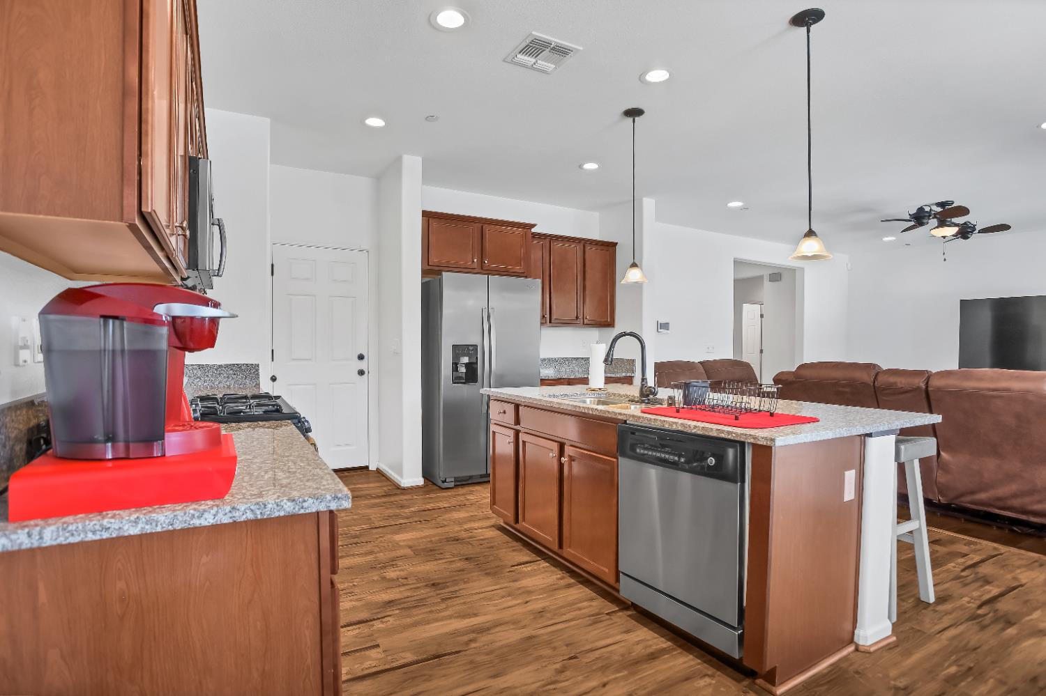 1402 Tevin Way Madera, CA 93637 - Photo 5 of 32 Gallery Image 5