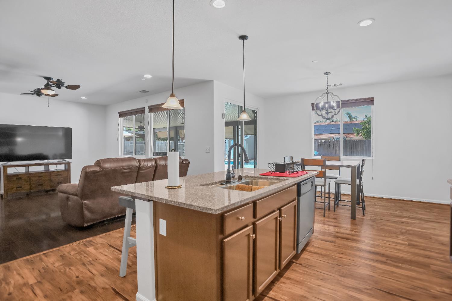 1402 Tevin Way Madera, CA 93637 - Photo 6 of 32 Gallery Image 6
