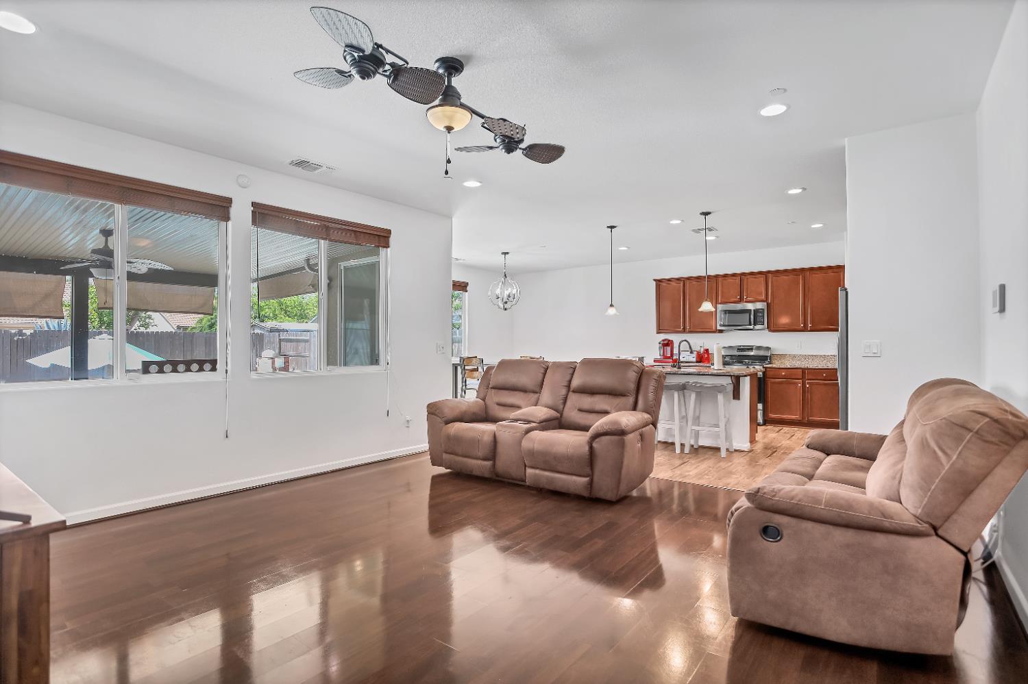 1402 Tevin Way Madera, CA 93637 - Photo 7 of 32 Gallery Image 7