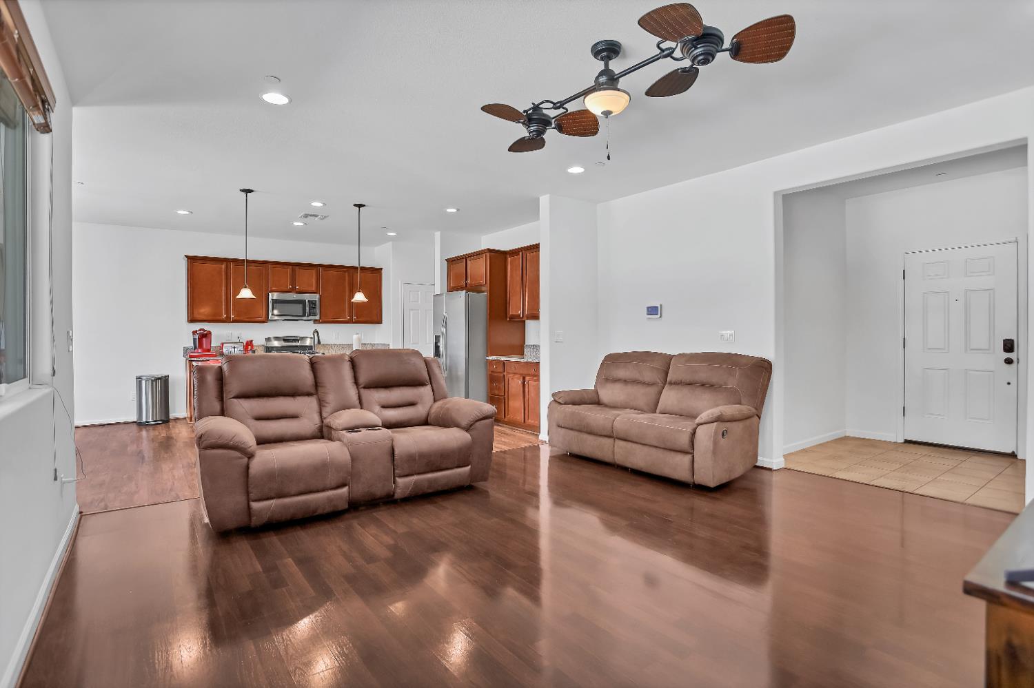 1402 Tevin Way Madera, CA 93637 - Photo 8 of 32 Gallery Image 8