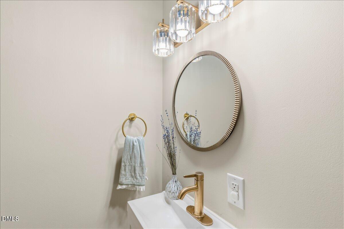 6733 Eastbrook Drive Raleigh, NC 27615 - Photo 27 of 37 39-P1136310