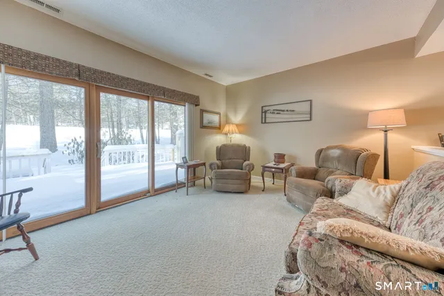 $294,400 | 128 Farmington Chase Crescent, Unit 128, Farmington, CT 06032