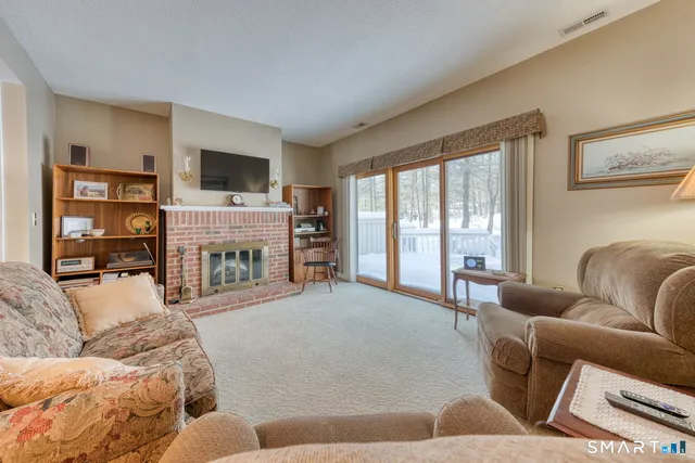 $294,400 | 128 Farmington Chase Crescent, Unit 128, Farmington, CT 06032