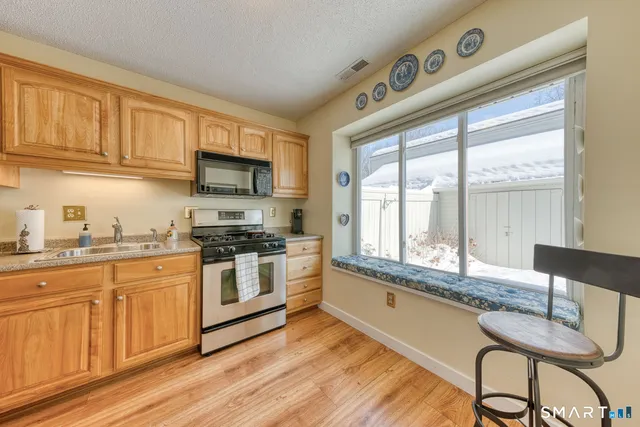 $294,400 | 128 Farmington Chase Crescent, Unit 128, Farmington, CT 06032