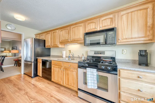 $294,400 | 128 Farmington Chase Crescent, Unit 128, Farmington, CT 06032