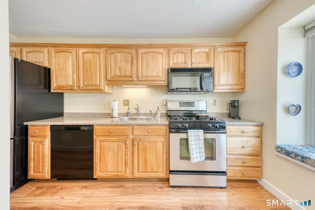 $294,400 | 128 Farmington Chase Crescent, Unit 128, Farmington, CT 06032