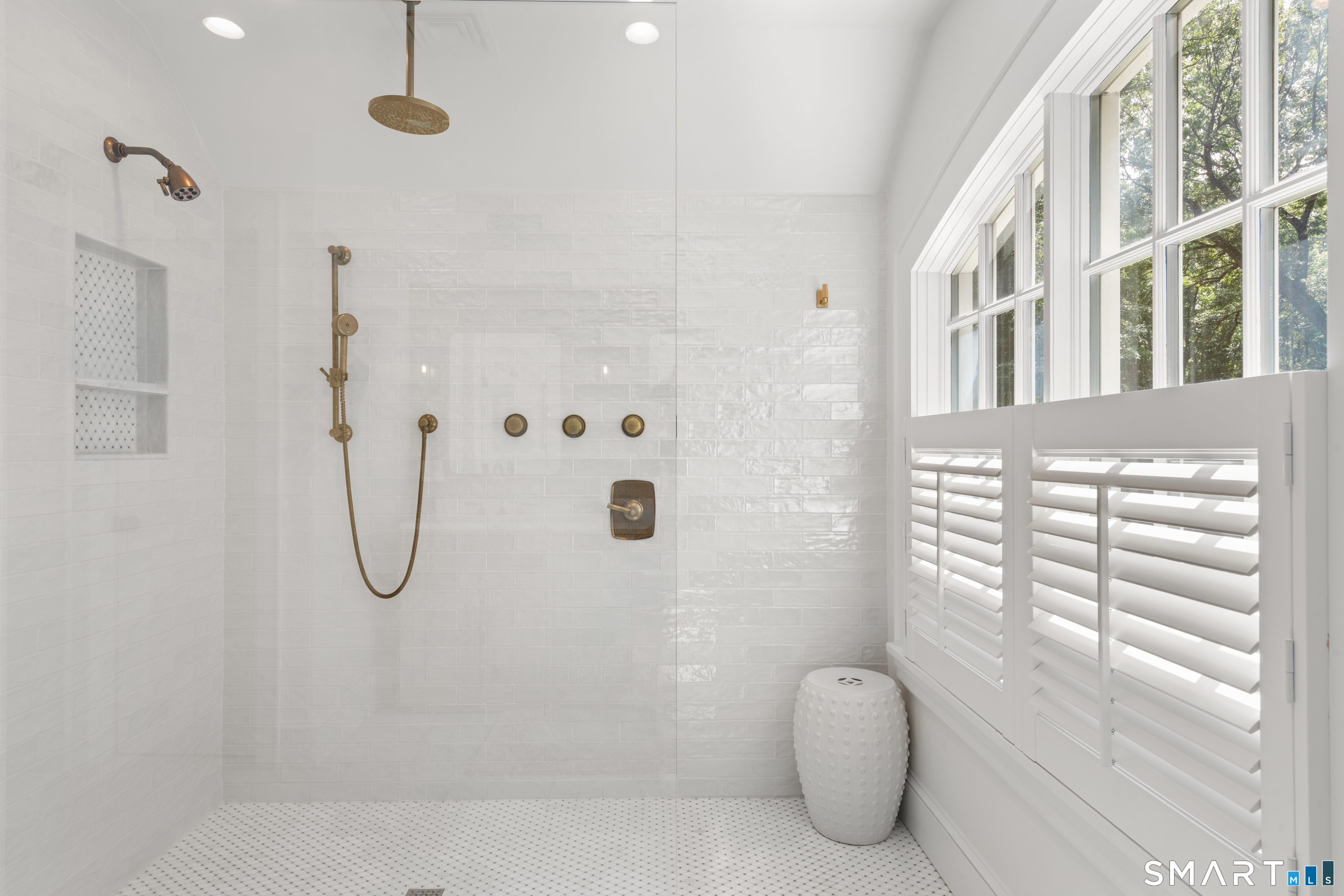 1123 Round Hill Road Fairfield, CT 06824 - Photo 23 of 37 Gallery Image 23