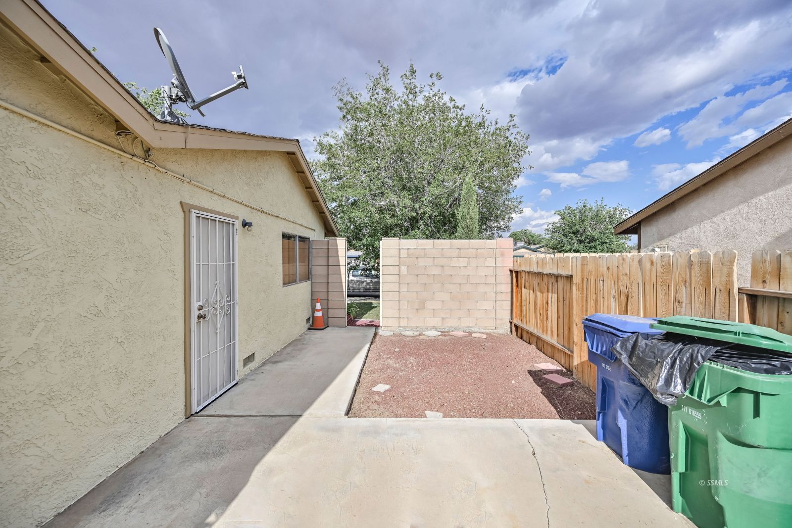 601 South Silver Ridge Street Ridgecrest, CA 93555 - Photo 34 of 34 a view of a backyard with sitting area
