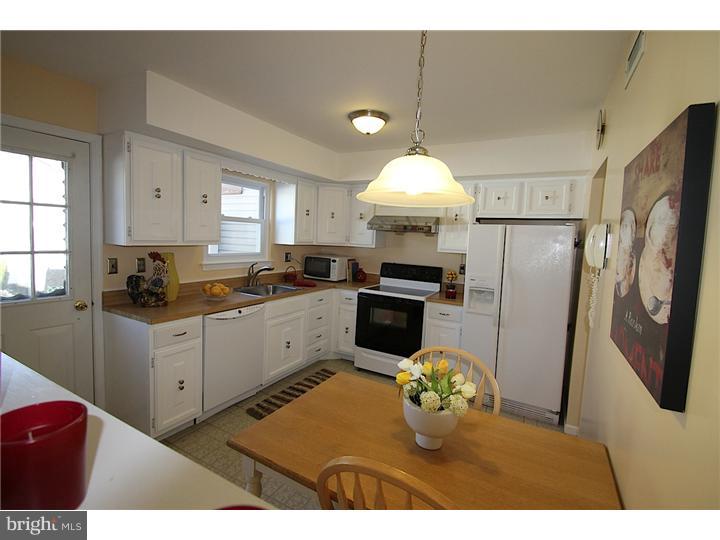 28 Forrester Road Horsham, PA 19044 - Photo 8 of 20 Kitchen