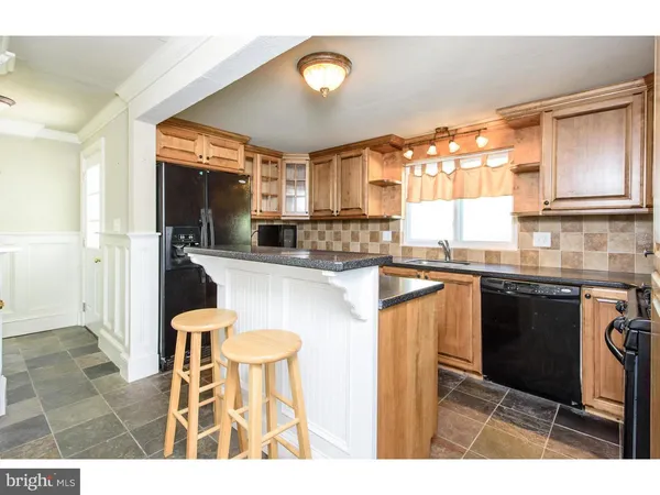 $2,400 | 374 Dehaven Street, Conshohocken, PA 19428