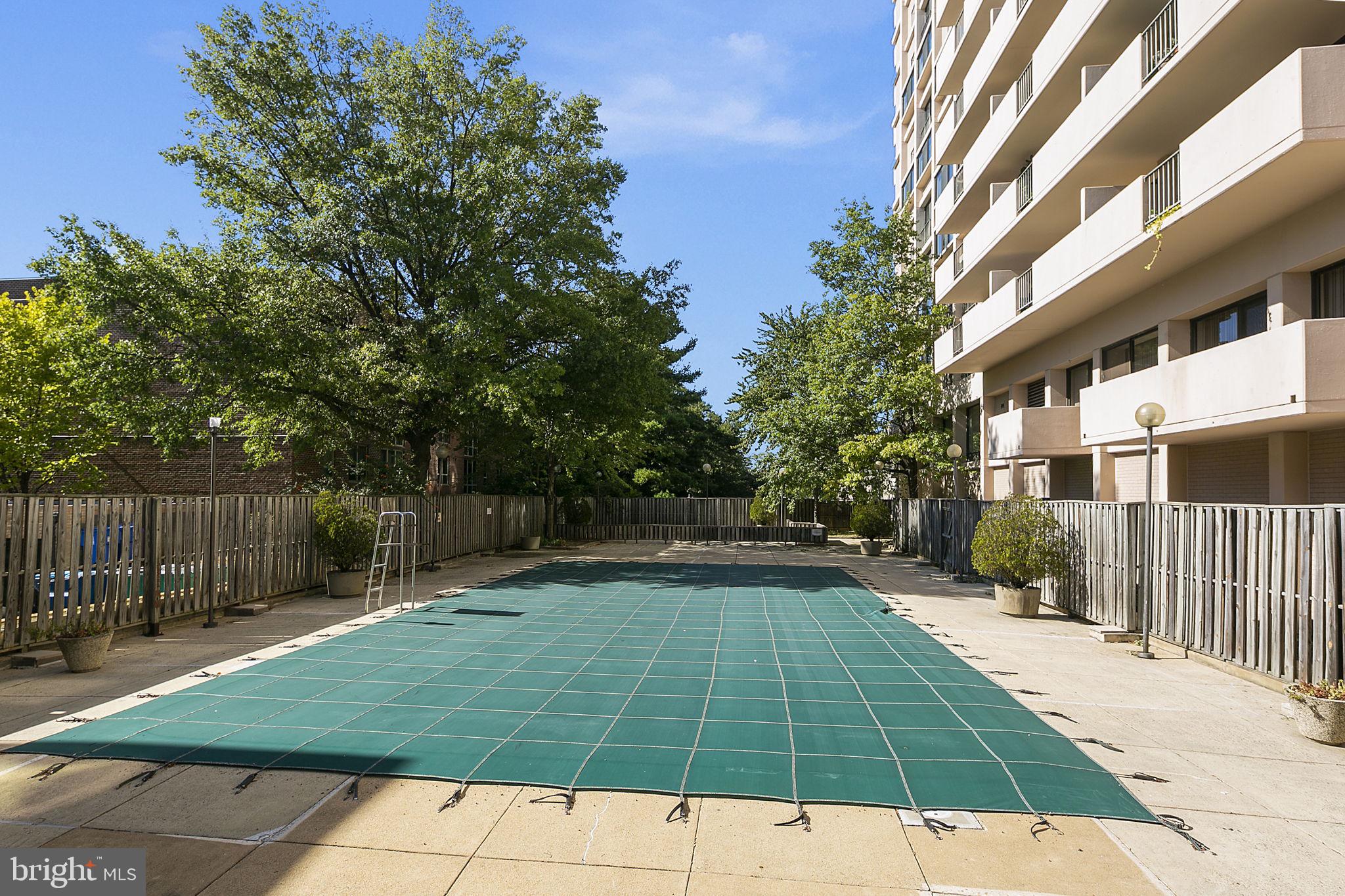 4141 North Henderson Road, Unit 1218 Arlington, VA 22203 - Photo 35 of 50 Community pool