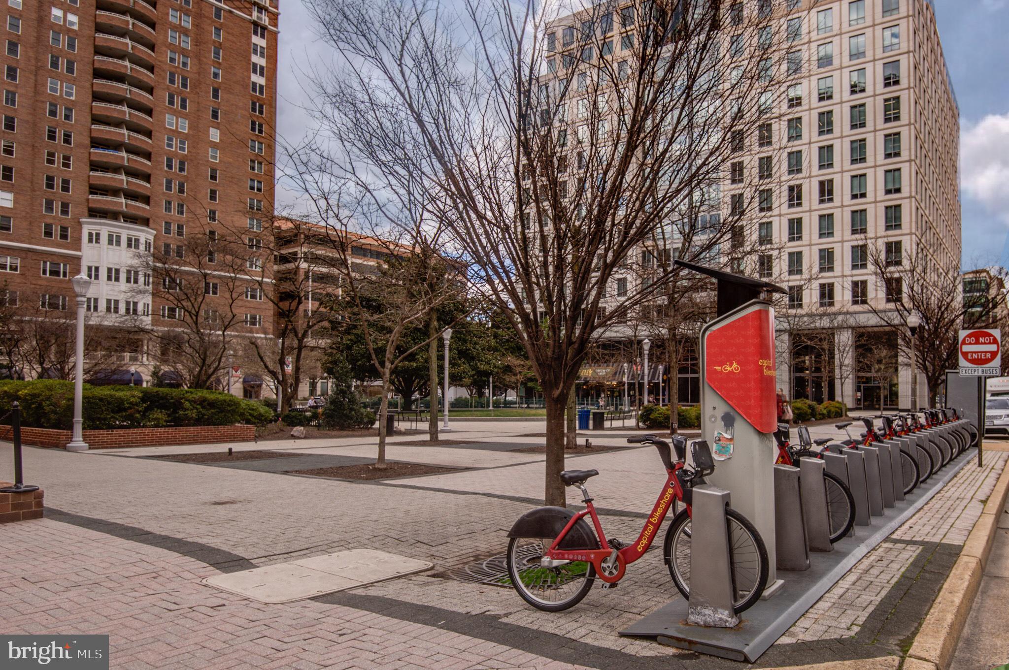 4141 North Henderson Road, Unit 1218 Arlington, VA 22203 - Photo 46 of 50 Bike share nearby