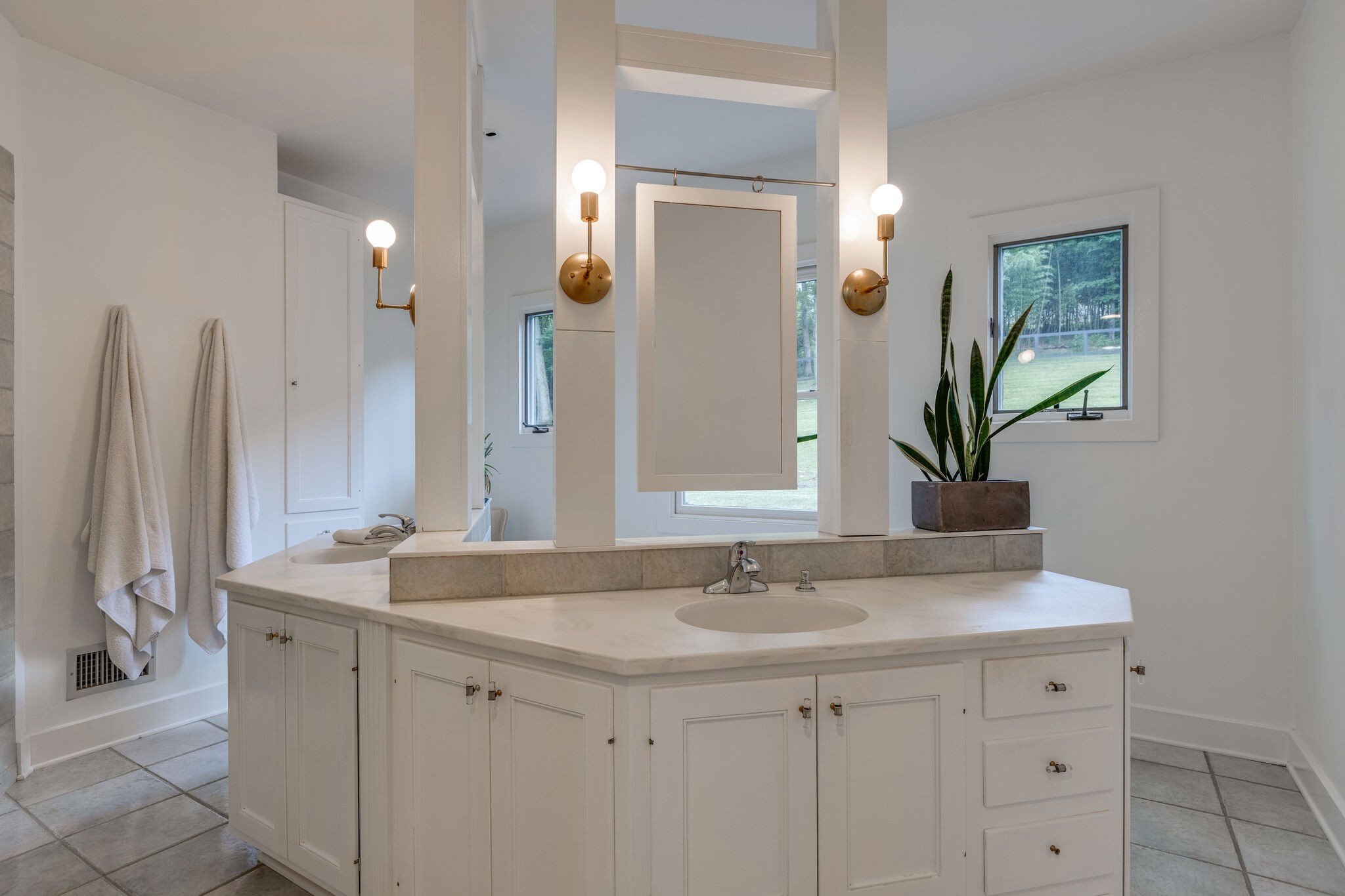 915 Overton Lea Road Nashville, TN 37220 - Photo 29 of 47 a bathroom with a sink and a mirror